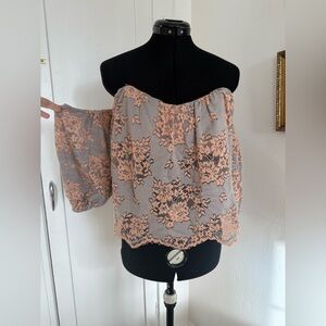 DO+BE - Off-Shoulder Floral Lace Blouse Gray and Peach - S - EUC